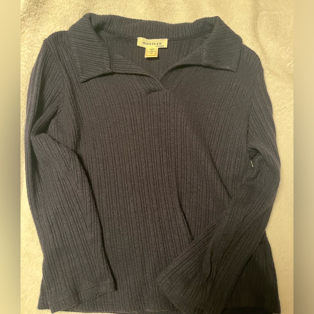Cropped blue sweater